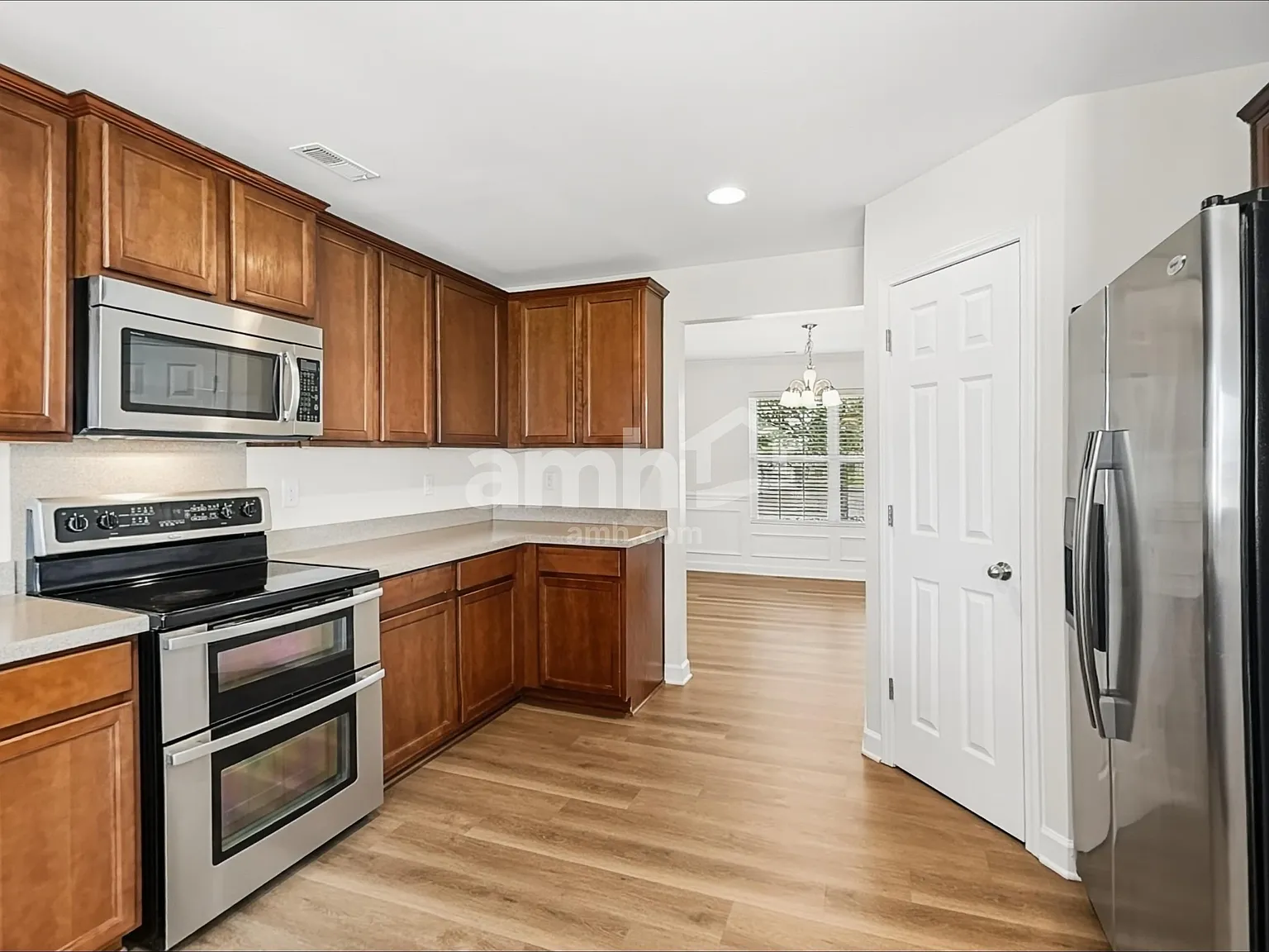 4 bed, 2.5 bath, 2850 sqft, $2,535 — Photo 4