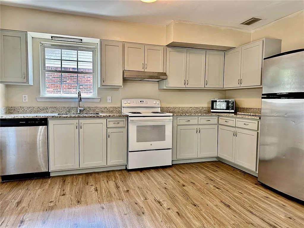 4 bed, 2.0 bath, 1591 sqft, $1,550 — Photo 3