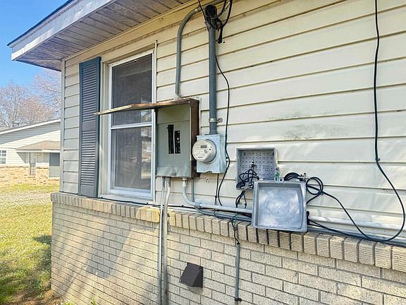 3rd image of 200 Grace St