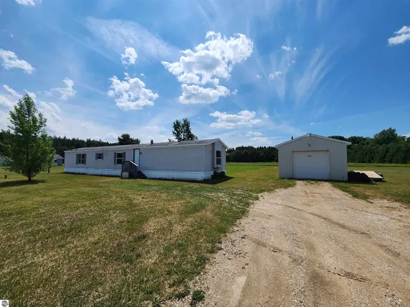422 S Vandermeulen Rd, Lake City, MI 49651