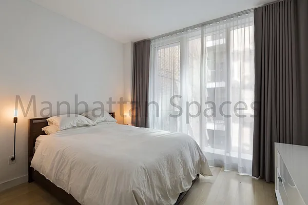 Sold by Manhattan Spaces | media 5