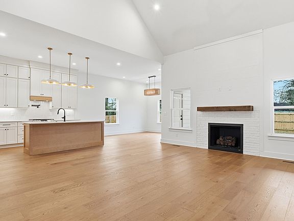 4th image of 226 Flora Cir #1