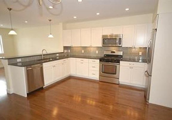 2nd image of 125 Water St #0