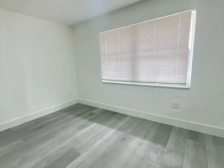 St George Apartments — Photo 46