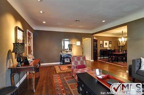 5th image of 134 E Mariposa Dr