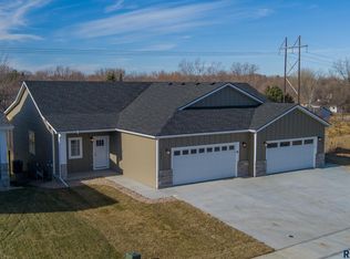 1121 S Foss Ave, Sioux Falls, SD 57110