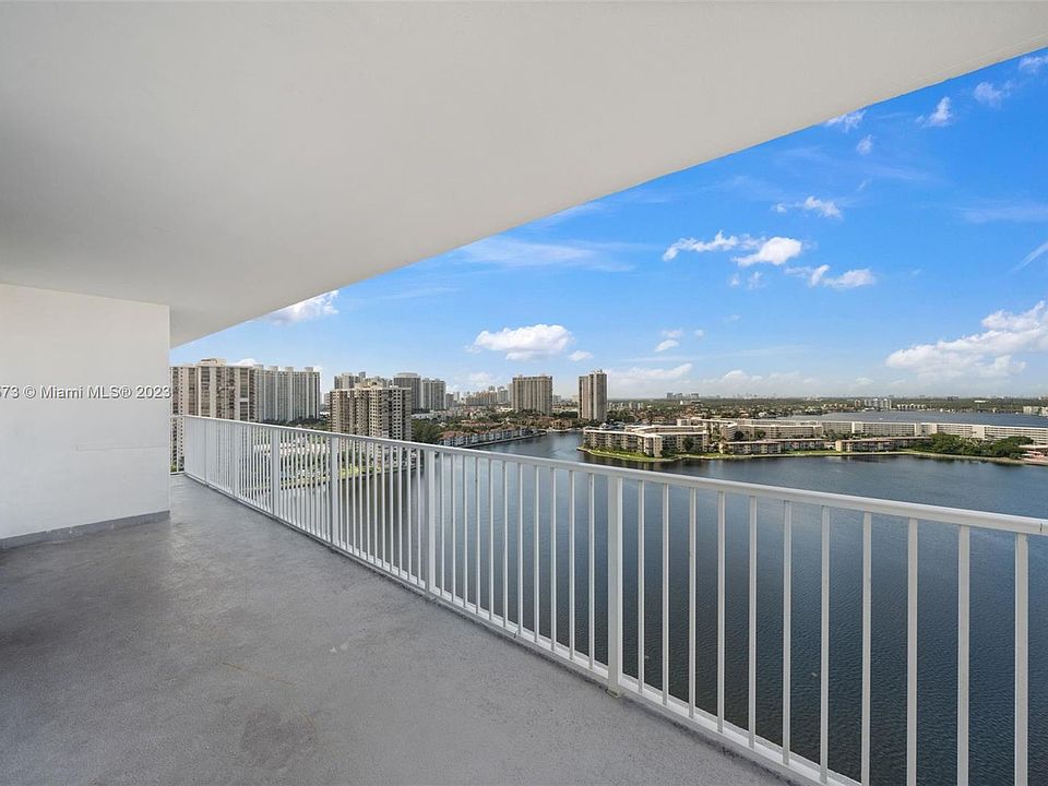 1st image of 2801 NE 183rd St APT 2016