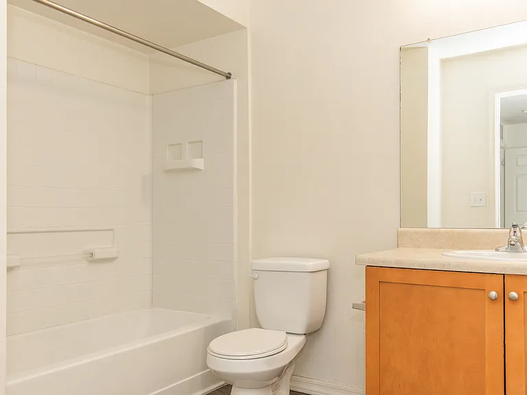 Indigo Pointe Apartments — Photo 24