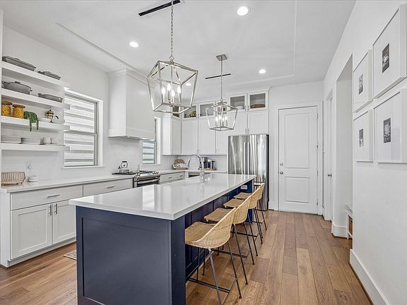 5th image of 852 Fisher St #C