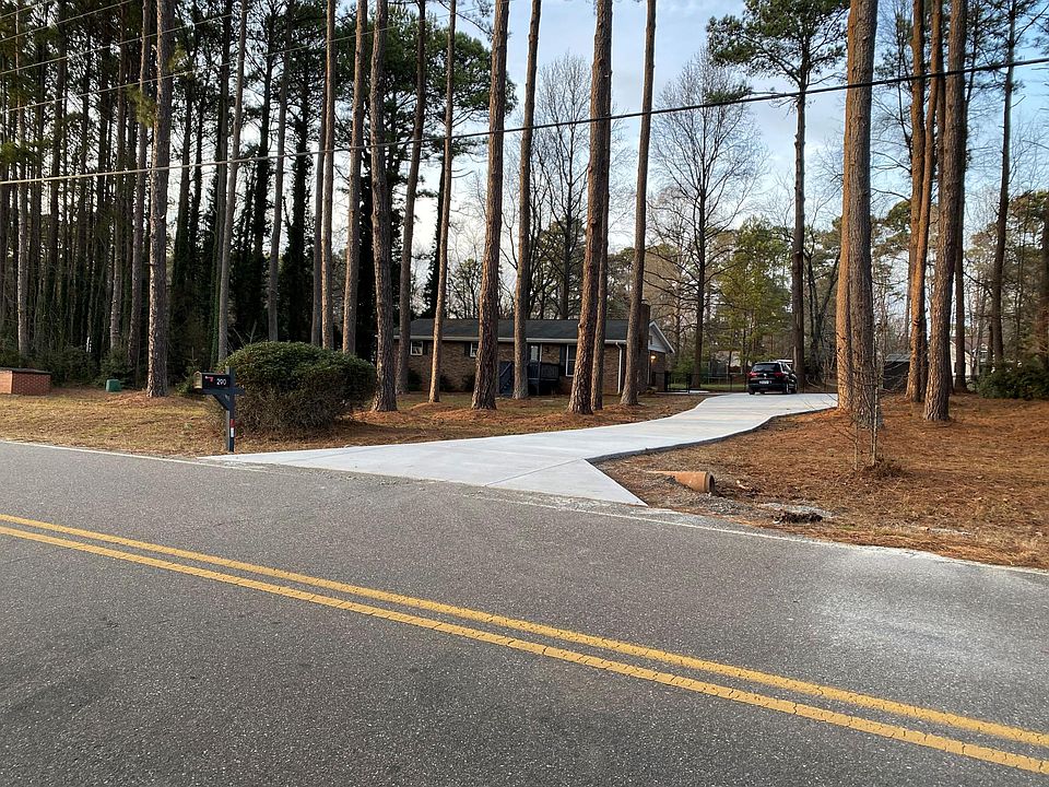 From Chuckwood Road