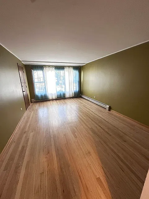 3 bed, $1,950 — Photo 2