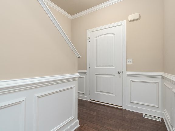 2nd image of 196 Kensington Cir