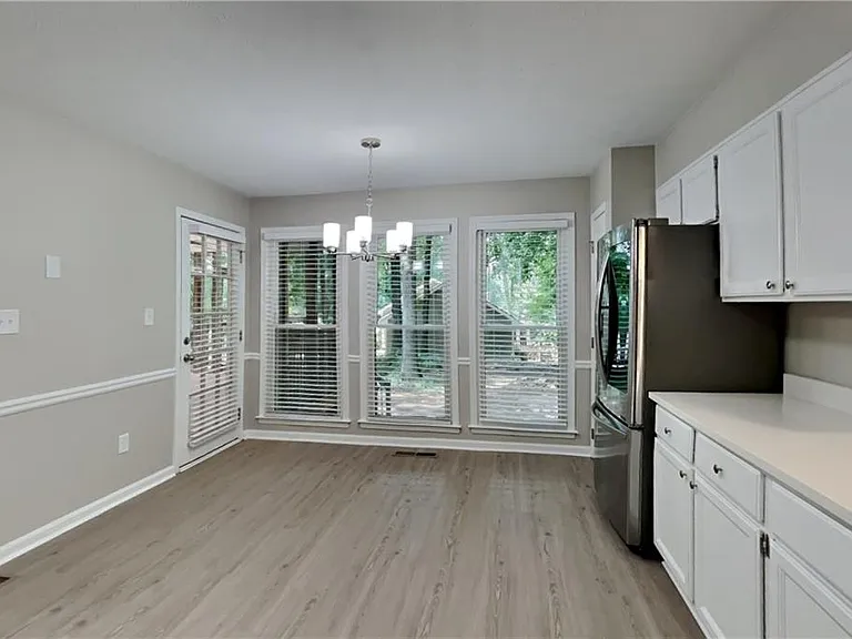 385 Deerwood Dr — Photo 5