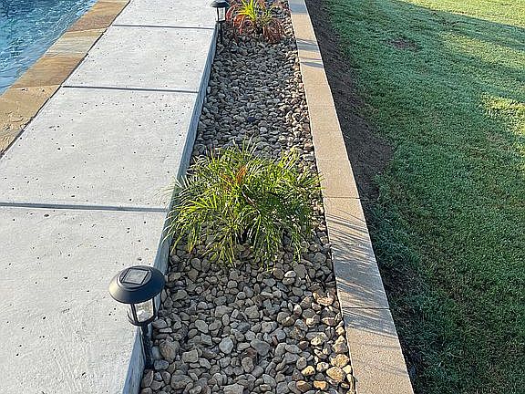 5th image of 860 Reese Dr