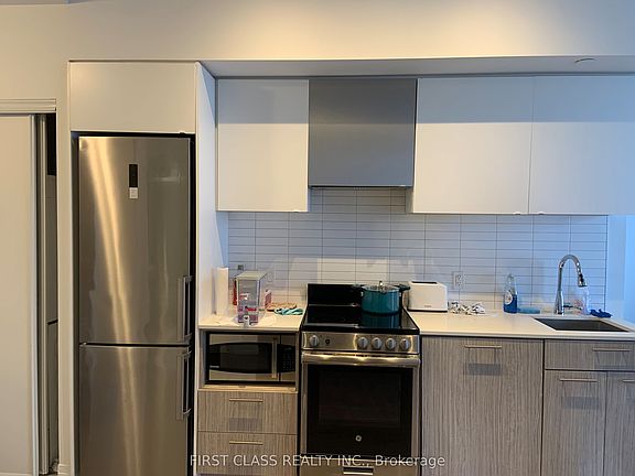4th image of 251 Jarvis St #3402