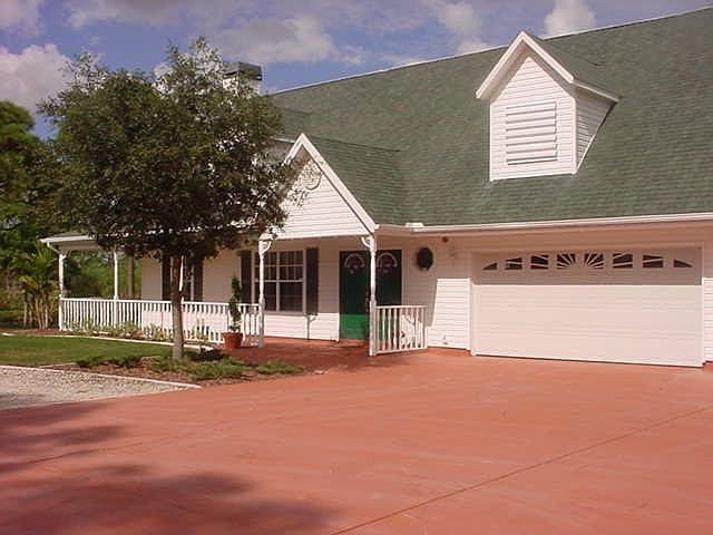 Front view of home