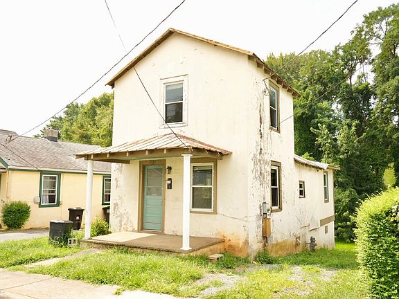 2nd image of 1020 Page St