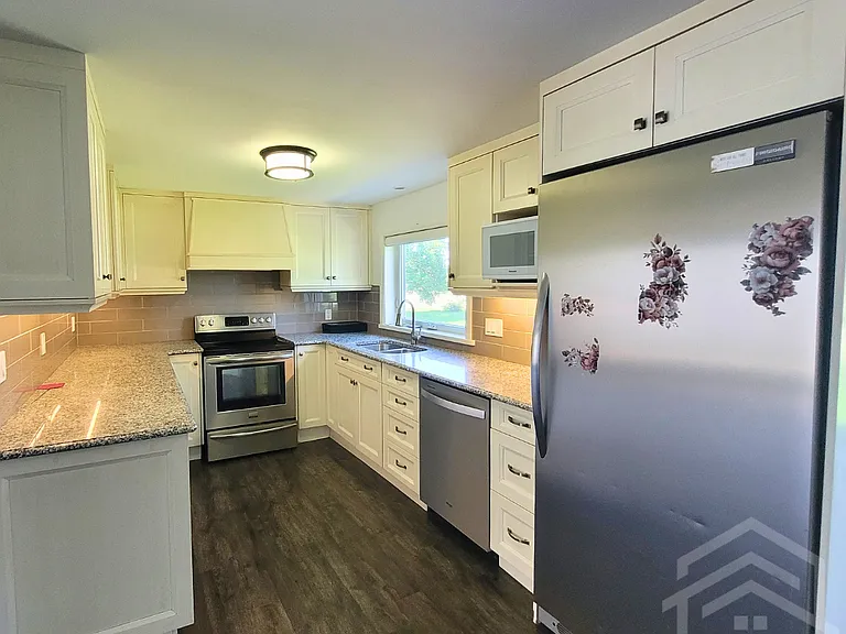 383305 Salford Rd — Photo 2