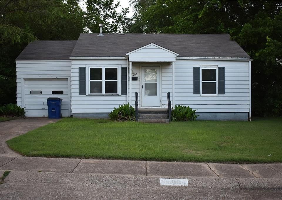 1st image of 804 W College Ave