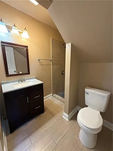 2233 Franklin Ave — Photo 10
