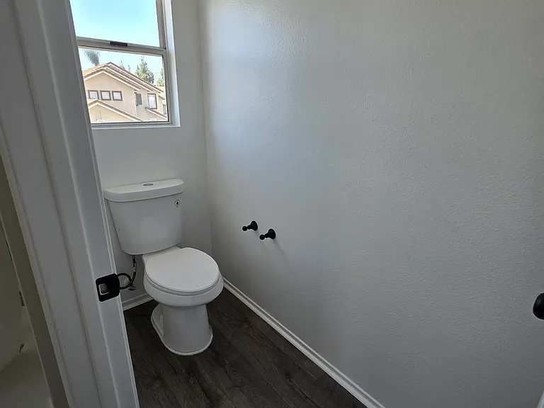 901 Acorn Ln — Photo 18