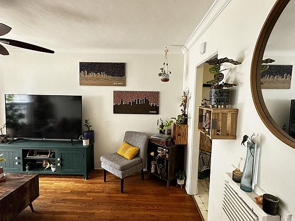 5th image of 4866 1/2 Niagara Ave