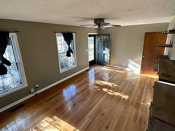 3rd image of 1923 Bartway Dr