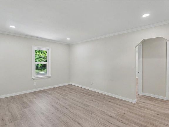 5th image of 832 S CENTRAL AVENUE