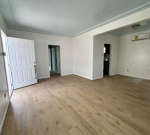 2nd image of 543 W Olive Ave