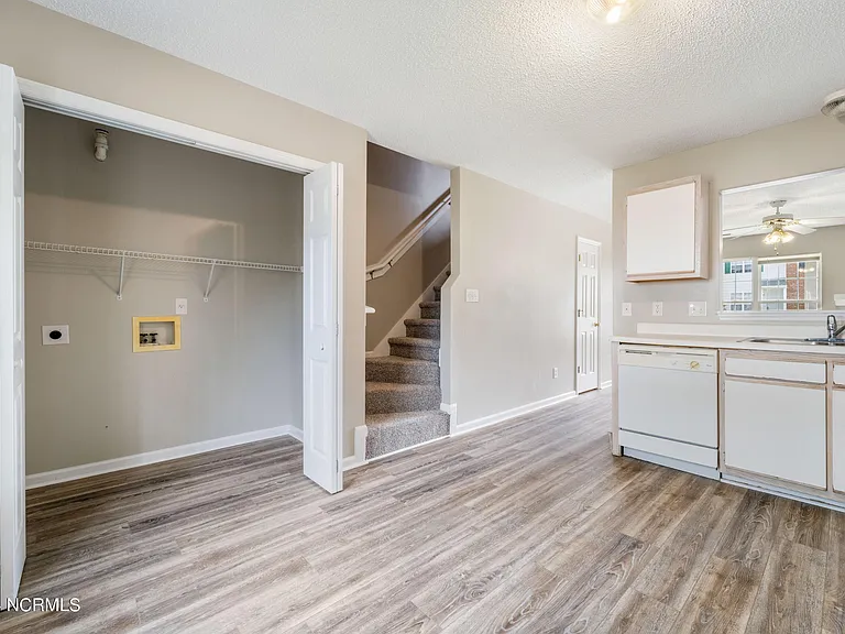 103 Pinegrove Ct — Photo 8