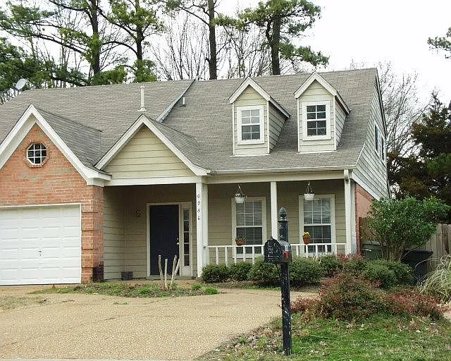 Coming Soon: Adorable 3 Bed 2.5 Bath Home! — Photo 2