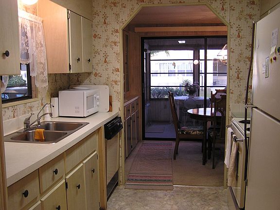 2nd image of 935 Dogwood Dr