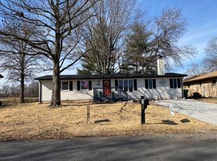 109 N Saint Johns Dr, Smithton, IL 62285
