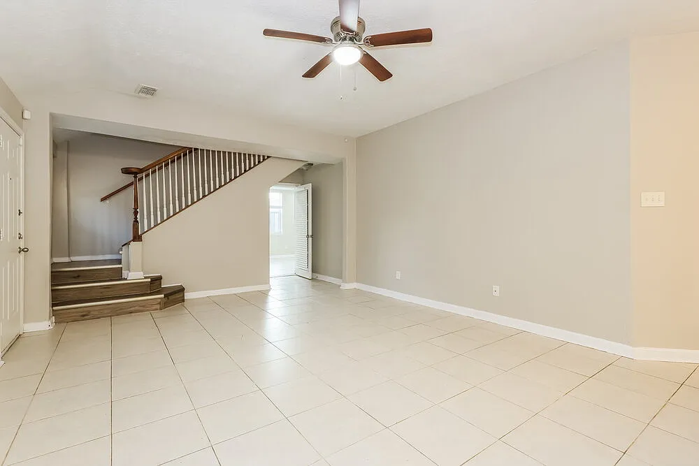 5 bed, 5.0 bath, 2394 sqft, $2,440 — Photo 4
