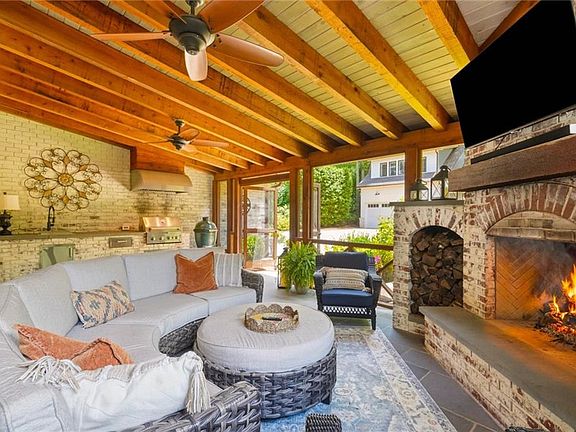 3rd image of 2563 Fairoaks Rd