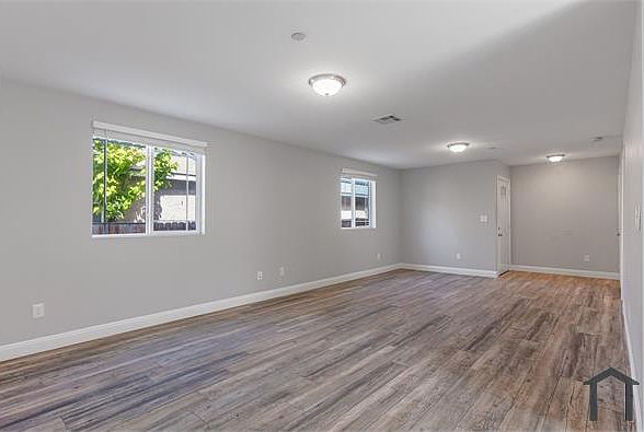 1st image of 154 E 84th Pl #154