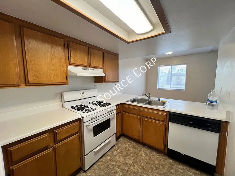 2910 B St #6 — Photo 6