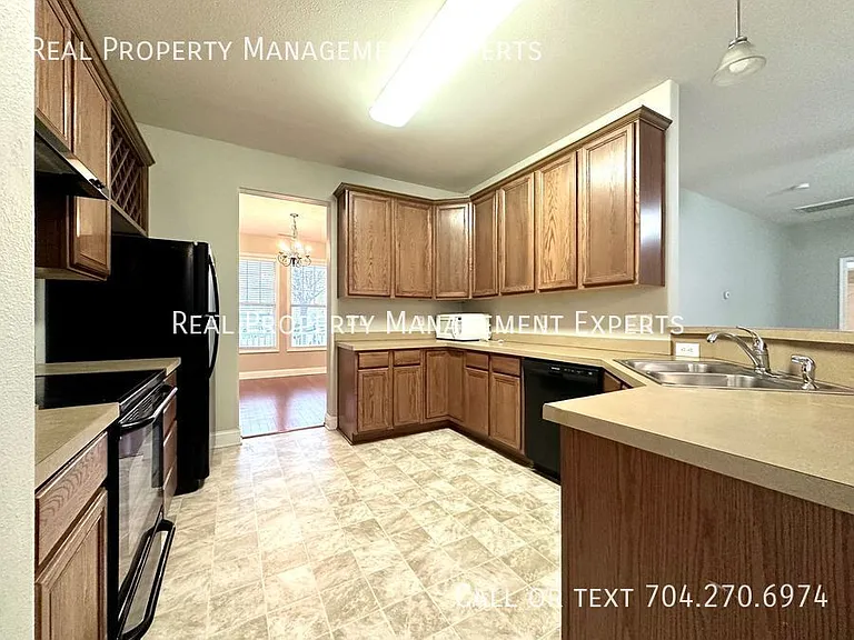 9824 Coatbridge Dr — Photo 2