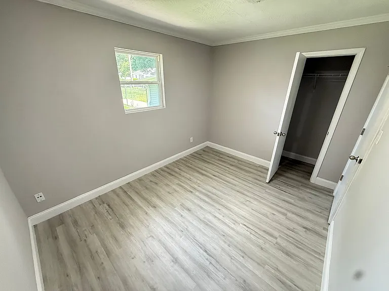 1477 E Lindberg St — Photo 10
