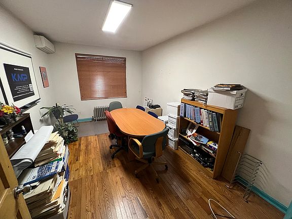 4th image of 481 Rogers Ave