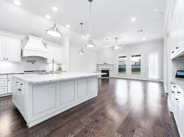 25303 Angelwood Springs Lane, Tomball, TX 77375