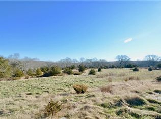 17 Niewiarowski Rd, Preston, CT 06365