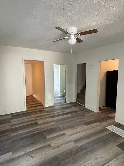 637 Wilson Ave — Photo 3