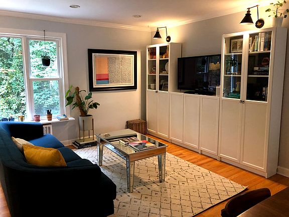 4th image of 256 Burgess Ave