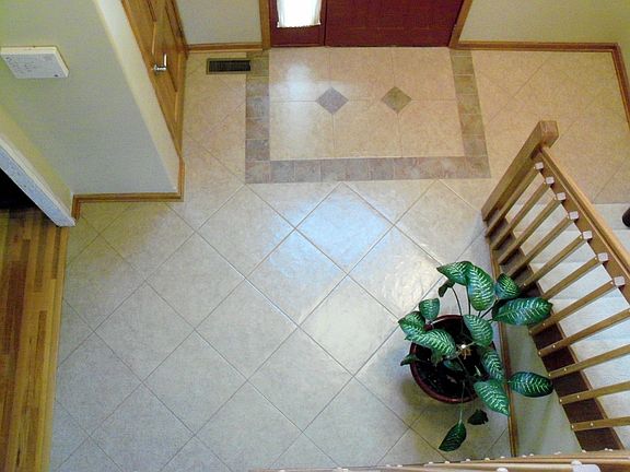 Tiled Foyer 02/2010