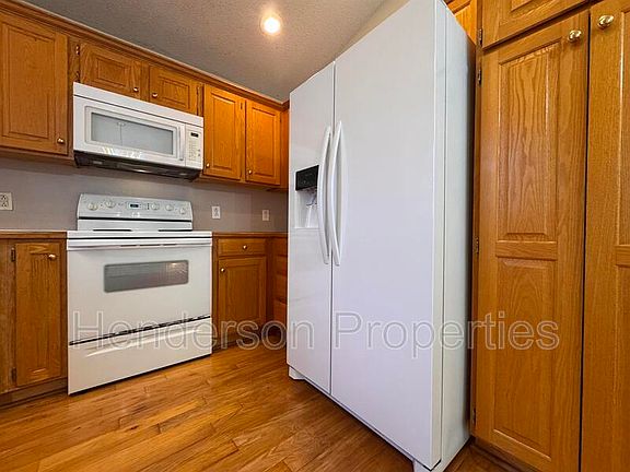 5th image of 1938 Lake Run Dr
