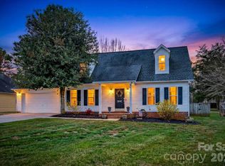 6107 Colchester Ln, Matthews, NC 28104