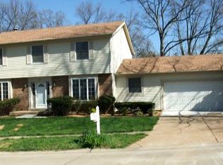 15512 Clover Ridge Dr, Chesterfield, MO 63017