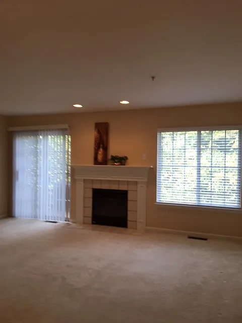 3 bed, 2.5 bath, 1700 sqft, $2,350 — Photo 3