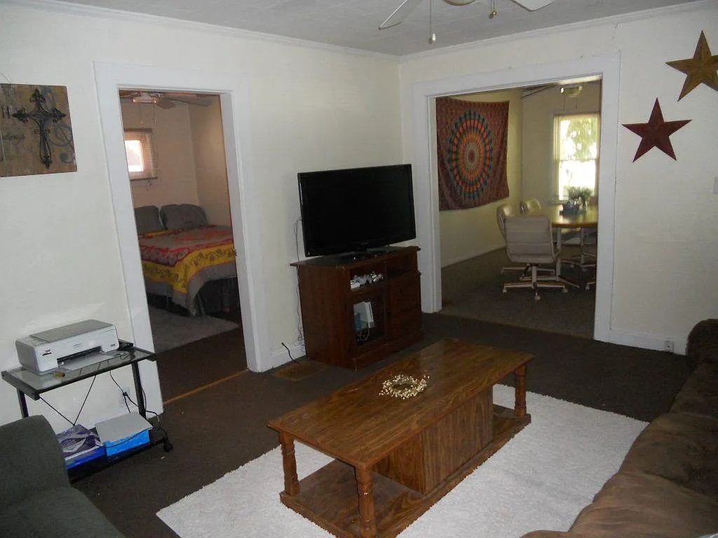 201 N Dill St — Photo 3